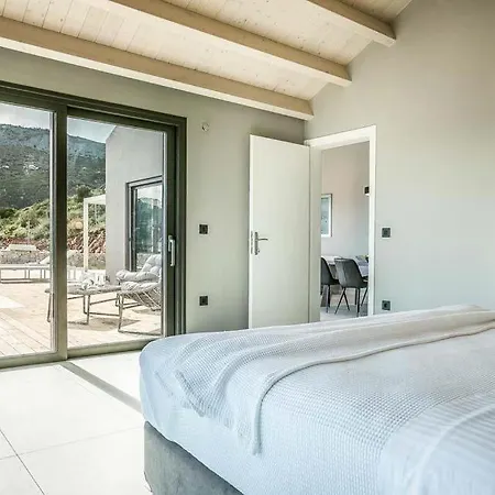 Skala Sleeps 3 Pool Air Con Wifi ヴィラ