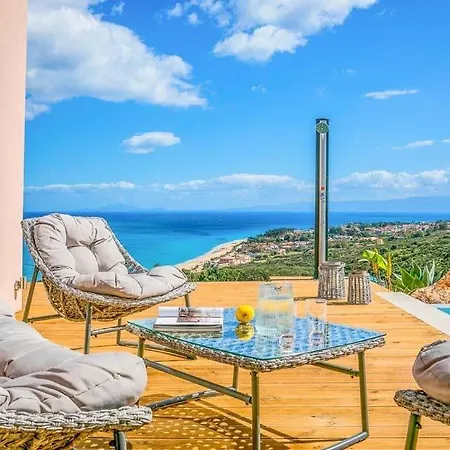 Skala Sleeps 3 Pool Air Con Wifi וילה